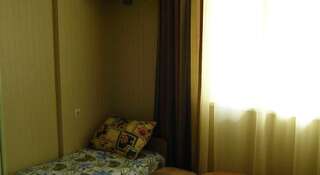 Гостиница Гостевой дом «Солнышко» Анапа Двухместный номер с 2 отдельными кроватями и дополнительной кроватью-4